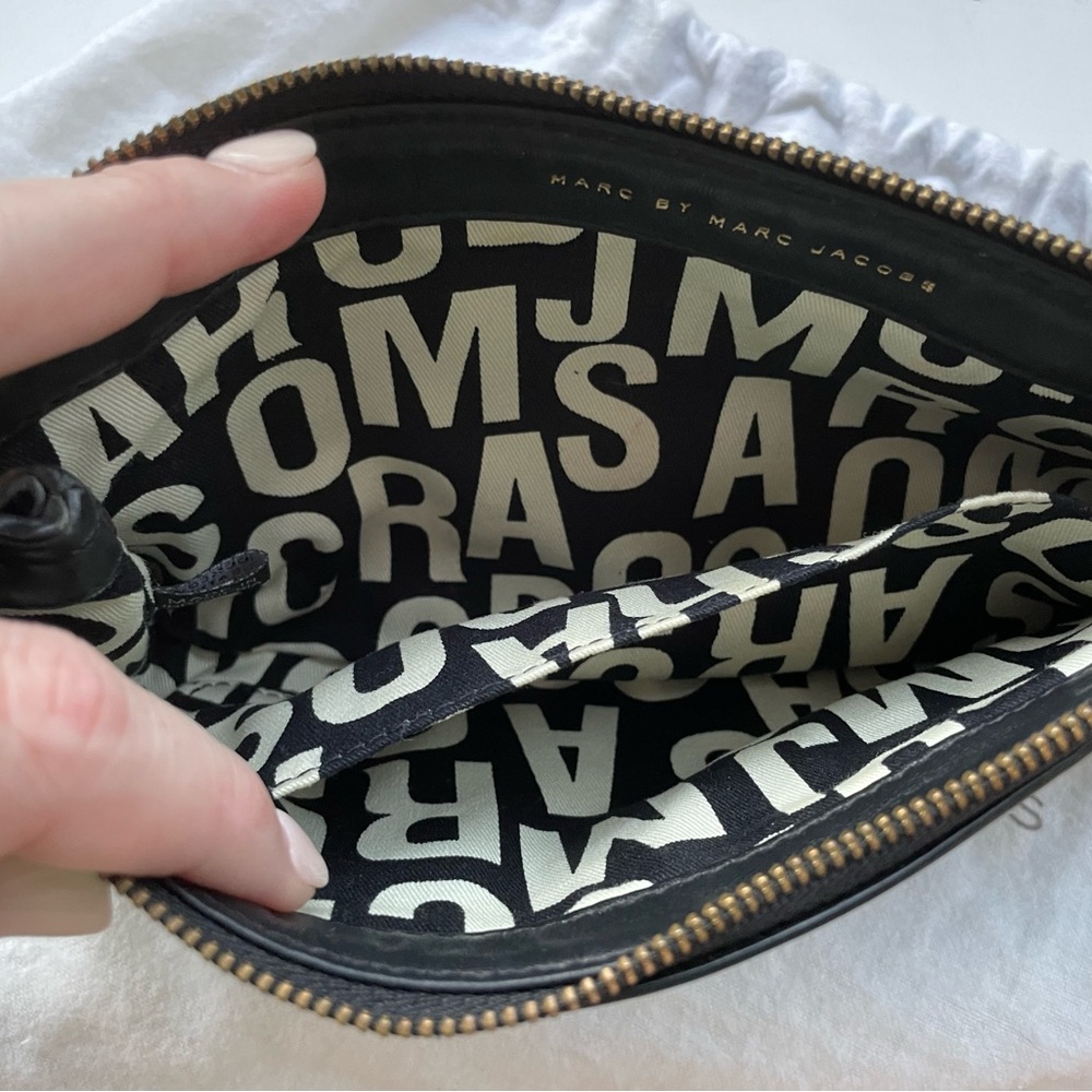 Marc by Marc Jacobs GUC Black Leather Zippered Wristlet Clutch Purse w/ Dust Bag - Picture 7 of 13